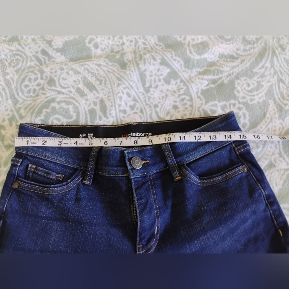 Liz Claiborne Women's Dark Blue Cropped Capris Jeans - Picture 3 of 5